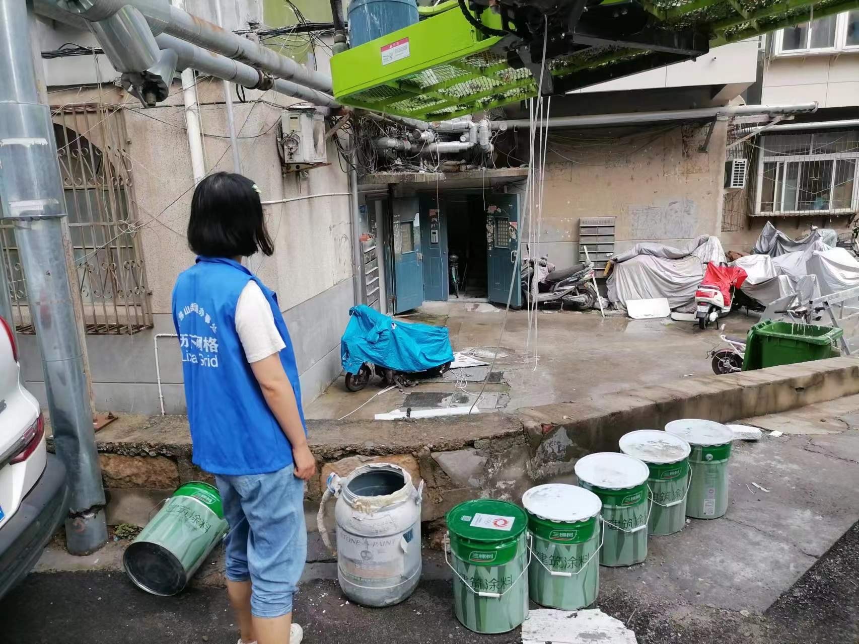 风雨中的蓝色，坚守防汛一线